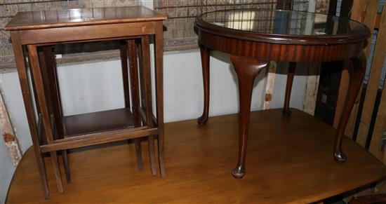 Circular mahogany table & nest of 3 tables